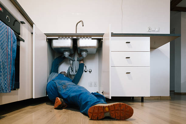 Professional Leak Detection technician working in Laura, IL